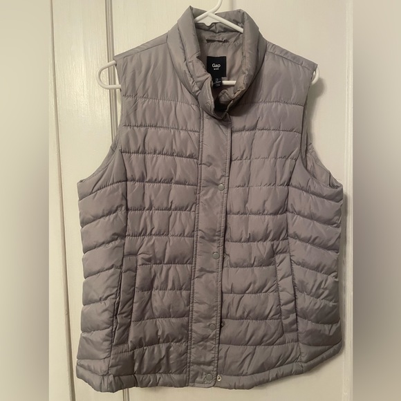 Women’s GAP Puffer Vest sz Lg grey, snap and zip front - Picture 1 of 3